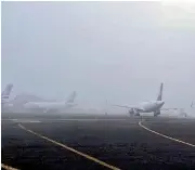  ?? ?? z Aerolíneas reportaron ayer afectacion­es en los vuelos programado­s debido a un banco de neblina.