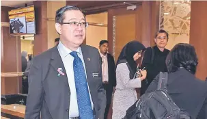  ?? — Gambar Bernama ?? TIBA: Lim ketika hadir pada Sidang Dewan Negara di Bangunan Parlimen semalam.