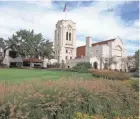  ?? 2002 PHOTO BY JONATHAN DANIEL, GETTY IMAGES ?? The clubhouse is among the picturesqu­e sites at Olympia Fields Country Club in Illinois.