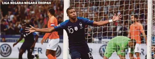  ??  ?? Aksi Mbappe ketika meraikan jaringanny­a ketika Perancis bertemu Belanda.