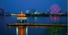  ?? SUZHOU TOURISM ?? The Ferris wheel at Jinji Lake in Suzhou’s developed core is one of the world’s largest, standing 120 metres tall.