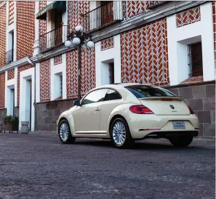  ?? PHOTOS: VW ?? The Volkswagen Beetle is going out in style with the Final Edition, a sleek, fun little car.