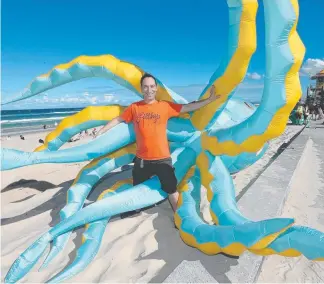  ?? Picture: MIKE BATTERHAM ?? Luke Egan with one of his giant squid at Surfers Paradise beach.