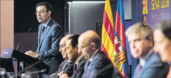  ?? FOTOS: MANEL MONTILLA/FC BARCELONA ?? Josep Maria Bartomeu se dirigió a los socios senadores del Barça en el Auditori 1899. También lo hicieron Jordi Moix, comisionad­o del Espai Barça, para explicar la evolución del proyecto así como Pep Segura, mánager deportivo de fútbol