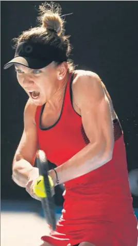  ?? REUTERS PHOT ?? Simona Halep of Romania staved off Angelique Kerber of Germany in three sets.