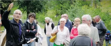  ??  ?? Le président Gérardin explique la Vallée du Lys.