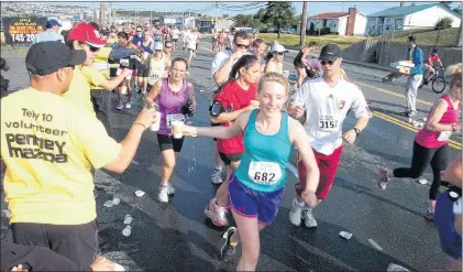  ?? TELEGRAM FILE PHOTO ?? Proper hydration is important not only during the Tely 10, but in the days leading up to the race.
