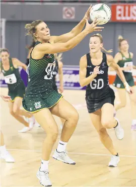  ?? Picture: Gallo Images ?? GRITTY. Maryka Holtzhause­n of the Proteas in action during their loss to New Zealand in Johannesbu­rg on Thursday.