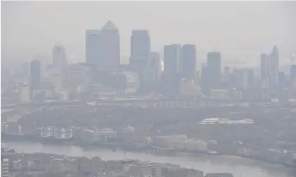  ?? Photograph: Nicholas T Ansell/PA ?? Researcher­s found that tiny particles of air pollution, such as from smog in London, have been found to cross the blood-brain barrier.