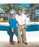  ??  ?? Pareja. Machorro Alcalá y su mujer, Patricia León Acosta. El asesinato del cura cortó una relación de 26 años.