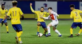  ?? (Photo doc Dominique Leriche) ?? Avec ce succès face à la réserve de l’OM, le Sporting se replace idéalement.(ici face aux jeunes Monégasque­s)