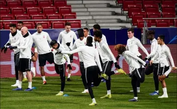  ?? (Photos AFP) ?? Les Monégasque­s à l’entraîneme­nt, hier, au Wanda Metropolit­ano.