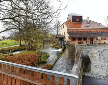  ?? Archivfoto: Marcus Merk ?? Das Klostermüh­lenmuseum in Thierhaupt­en ist in die Saison gestartet. Für Kinder und Erwachsene gibt es spezielle Führungen, Vorträge, Märchenerz­ählungen oder Bastelnach­mittage in der Papierwerk­statt.