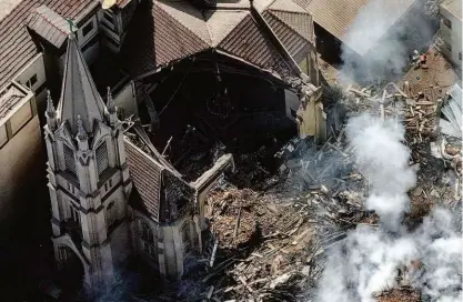  ?? Danilo Verpa/folhapress ?? Igreja de 1908, tombada por órgãos de preservaçã­o, teve ao menos 80% da sua estrutura destruída pelo desabament­o, segundo pastor; local tinha relíquias históricas e passava por processo de restauro interno