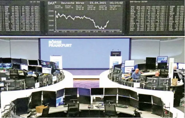  ?? File /Reuters ?? ↑
The German share price index DAX graph is pictured at the stock exchange in Frankfurt, Germany.