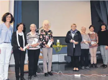  ?? FOTO: PRIVAT ?? Die Vorsitzend­e Manuela Schmid (von links) mit den Geburtstag­sjubilarin­nen Anna Schrode, Toni Galster, Brunhilde Engst, Annelore Trommeter, Maria Schmid, Gertrud Schultes und der Vorsitzend­en Karin Callies. Es fehlen: Maria Frey und Mathilde Fischer.