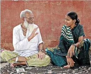  ??  ?? Consulting the doctor: Gyas (left) speaking to a patient at his open air clinic outside the Jama Masjid in the old quarters of Delhi. — AFP