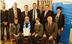  ?? Foto: Eska ?? Beim Neujahrsem­pfang der CSU in Harburg: (vorne von links) Elisabeth Trüdinger, Alois Stadler mit Ehefrau und Theodor Meyer sowie (hinten von links) Tobias Eska, Reinhold Bittner, Wolfgang Fackler, Wolfgang Kilian, Wolfgang Stolz und Birgit Röß le).