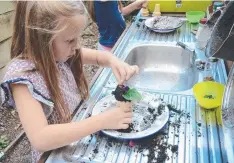  ??  ?? HANDS ON: Penny from Mother Natured added an outdoor sink for making mud pies.