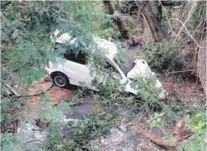  ?? ?? El Funcargo se despistó y cayó al fondo del barranco, donde falleció la conductora.