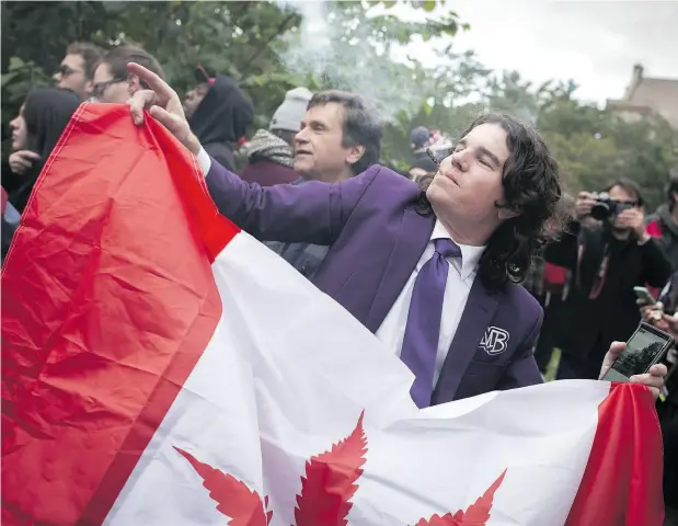  ?? IAN WILLMS / GETTY IMAGES FILES ?? Cannabis users congregate at Toronto’s Trinity Bellwoods Park for a “smoke out” on Oct. 17 — the first day of legalizati­on in Canada.