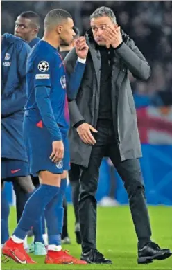  ?? ?? Mbappé y Luis Enrique, tras un partido de la Champions.