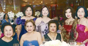  ??  ?? Alice Briones, Tessie Amparo and Estela Lopez with (standing) Tessie Briones, Baby Ortiz, Carrie Bautista and Baby Antonio