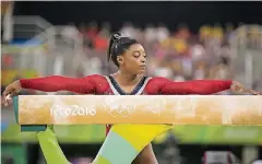  ??  ?? Simone Biles hat Larry Nassar, dem Ex-Teamarzt der US-Turnerinne­n, in sozialen Netzwerken vorgeworfe­n, sie früher sexuell missbrauch­t zu haben.