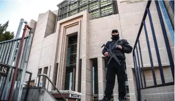  ?? — AFP photo ?? A Turkish policeman stands guard outside the courthouse in Istanbul during the trial of Metin Topuz, an US consulate staffer accused of spying and attempting to overthrow the government.