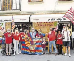  ?? // VALENTÍ ENRICH ?? La taberna Viña Jarrillera, La Giralda o los famosos carruajes formaron parte del `tour' de aficiones por el centro de Sevilla