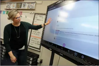  ?? NEWS-SENTINEL PHOTOGRAPH­S BY BEA AHBECK ?? Above: Morada Middle School English-language developmen­t teacher Madeline Britt talks about the Google Classroom for migrant education she set up for students who often travel to and from Mexico, in her Stockton classroom on Wednesday. Below: A...