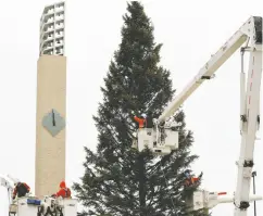  ?? DAVID BLOOM / POSTMEDIA NEWS FILES ?? Officials say Edmonton’s Churchill Square will be festive
this season even without a traditiona­l Christmas tree.