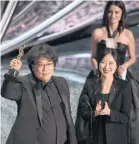  ?? Parasite. ?? Bong Joon-ho with his Oscar for