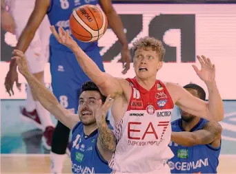  ?? CIAMILLO ?? Mindaugas Kuzminskas, 28 anni: il lituano è stato l’mvp della gara con 24 punti e 31 di valutazion­e