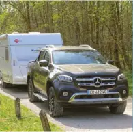  ??  ?? La base Nissan a été complèteme­nt rhabillée et revue techniquem­ent à la « sauce » Mercedes. Difficile de passer inaperçu avec cette grosse calandre !