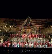  ??  ?? La più amata Aida è l’opera più rappresent­ata e amata in Arena dove è andata in scena 683 volte