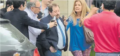  ?? LUCIANO THIEBERGER ?? Ottavis. El diputado provincial ayer a la salida de Comodoro Py tras presentar un escrito.