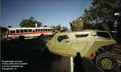  ?? /EFE ?? El patrullaje se hace en las calles de la ciudad y en las unidades de transporte.