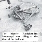  ?? ?? The bicycle Ravichandr­a Seemangal was riding at the time of the incident