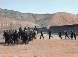  ??  ?? Border Patrol agents in New Mexico trained recently to respond to hostile crowds throwing rocks at the U.S.-Mexico border.