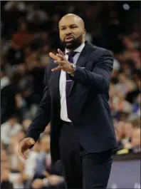  ?? The Associated Press ?? NEEDED SPARK: New Los Angeles Sparks head coach Derek Fisher talks to players for the New York Knicks during the first half of an NBA game against the Spurs on Jan. 8, 2016, in San Antonio.