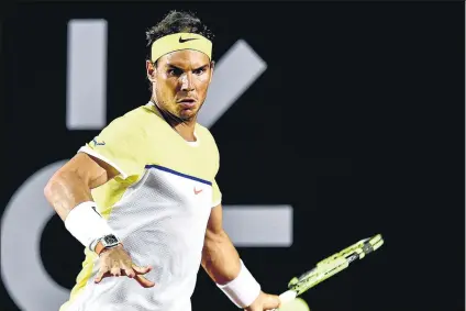  ?? FOTO: GETTY ?? Rafa Nadal golpea la bola ante Carreño El tenista balear logró una cómoda victoria en su debut en Río para despejar dudas