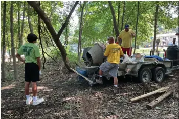  ?? PHOTOS COURTESY OF MARI PALIGA ?? Local business Tippin Fence mixes cement to help repair an Eagle Scout project that was vandalized st the Drayton Plains Nature Center in Waterford Twp.