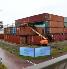  ?? FOTO JAN VAN DER PERRE ?? Work in progress. Op Blue Gate wordt Plein Publiek heropgebou­wd. “We werken rond duurzaamhe­id en hernieuwba­re energie”, zegt Thomas Wijnen.