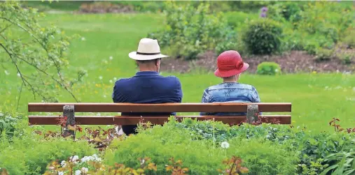  ?? FOTO: KARL-JOSEF HILDENBRAN­D/DPA ?? Damit man das Leben im Alter genießen kann, gilt es, rechtzeiti­g vorzusorge­n: zum Beispiel mit einer Betriebsre­nte.