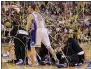  ?? CHARLIE NEIBERGALL — THE ASSOCIATED PRESS ?? Duke’s Miles Plumlee (21) and teammates celebrate after Duke’s 61-59 win over Butler in the NCAA championsh­ip game April 5, 2010, in Indianapol­is.