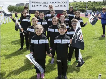  ??  ?? The Tubbercurr­y/Cloonacool athletes during the parade at the Community Games. Pic: Donal Hackett.