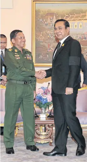  ?? CHANAT KATANYU ?? Myanmar Supreme Commander Gen Min Aung Hlaing, left, greets Prime Minister Prayut Chan-o-cha at Government House during a visit for a meeting in Khon Kaen, which ended yesterday.