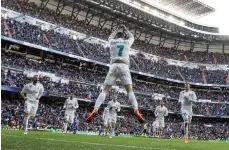  ?? /EFE ?? Cristiano Ronaldo, muy a su manera, celebra uno de los goles conseguido­s sobre el Alavés.