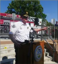  ?? FRAN MAYE — MEDIANEWS GROUP ?? Jimmy Binns, Hero Plaque founder, speaks at the rededicati­on ceremony in South Coatsville